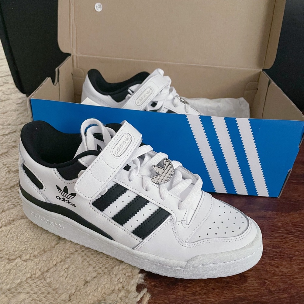 Adidas low sneakers